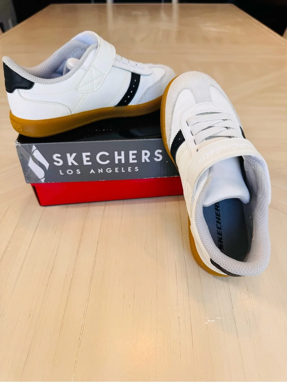 Skechers Zinger Street White Black Sneakers Kids Size 12 - EUC